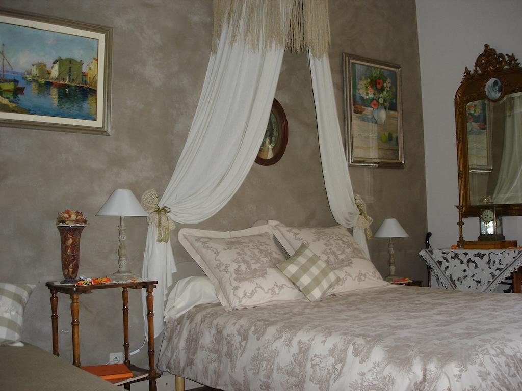 Le Petit Chateau - Tiffauges Proche Puy Dufou Room photo