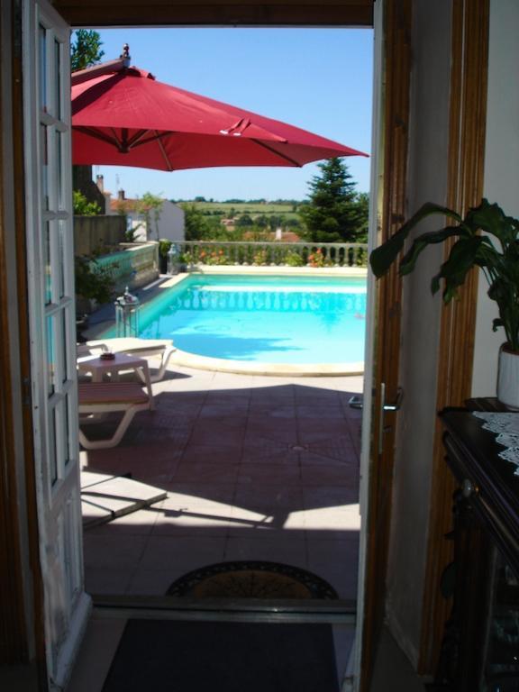 Le Petit Chateau - Tiffauges Proche Puy Dufou Exterior photo