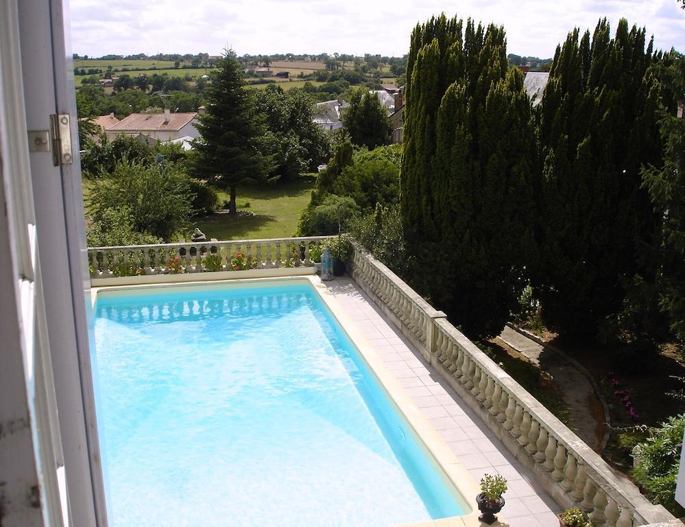 Le Petit Chateau - Tiffauges Proche Puy Dufou Exterior photo
