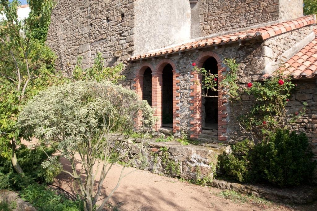 Le Petit Chateau - Tiffauges Proche Puy Dufou Exterior photo