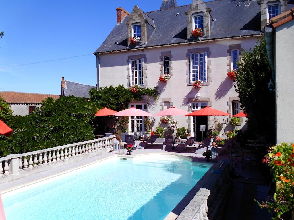 Le Petit Chateau - Tiffauges Proche Puy Dufou Exterior photo